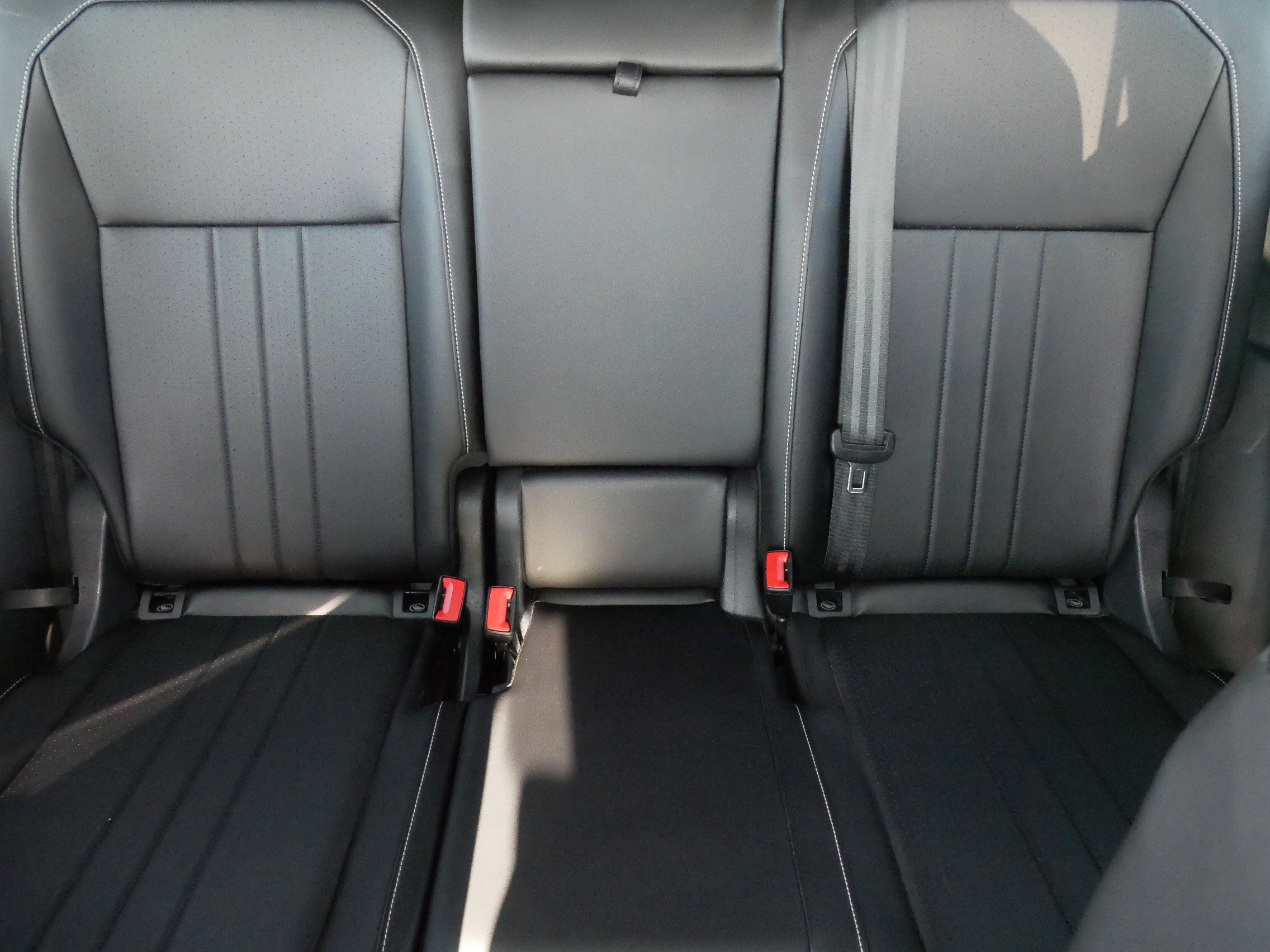 Certified 2023 Volkswagen Tiguan SE R-Line image 13