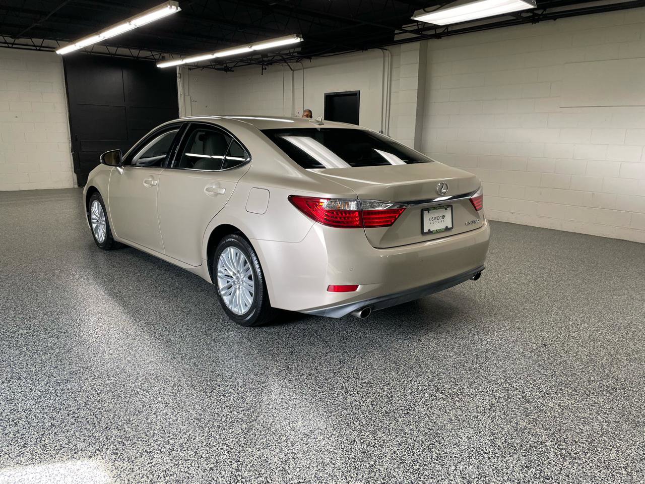 Used 2014 Lexus ES 350 w/ Luxury Package image 6