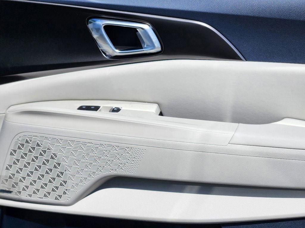 Certified 2025 Kia Carnival SX Prestige image 17