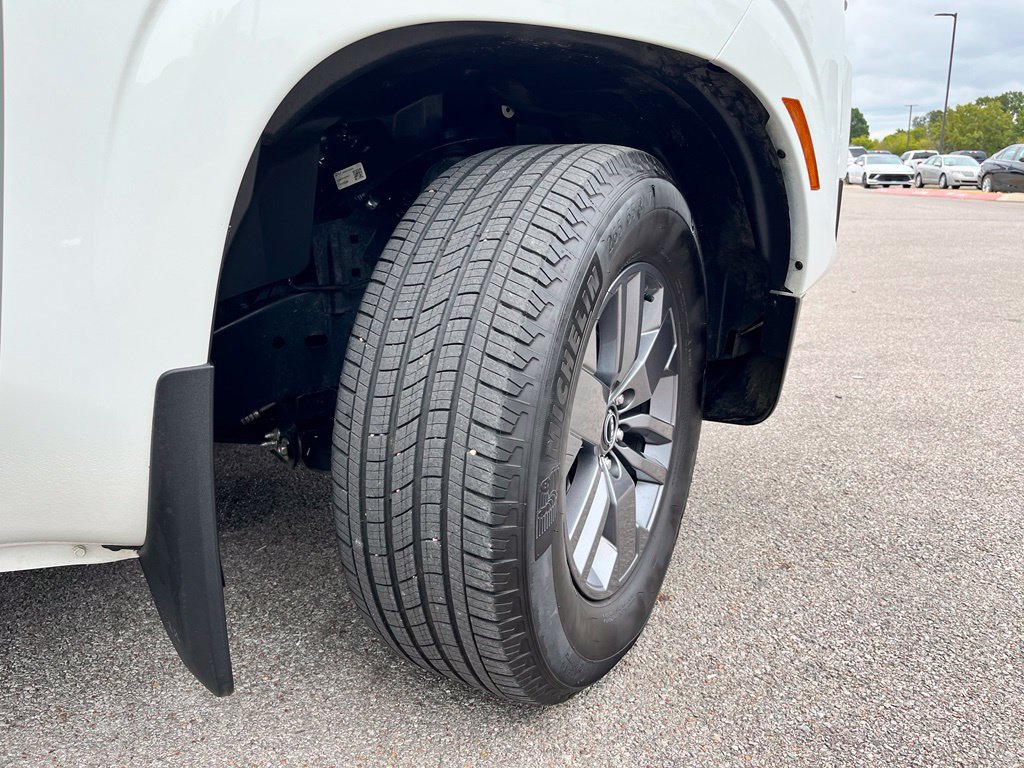 Used 2025 Nissan Frontier SV w/ SV Convenience Package RWD image 8