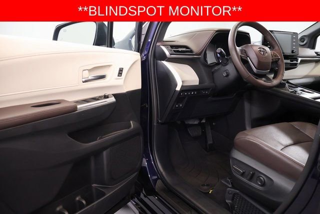 Used 2024 Toyota Sienna Platinum image 6