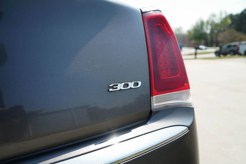 Used 2019 Chrysler 300 Limited w/ Safetytec Plus Group image 14