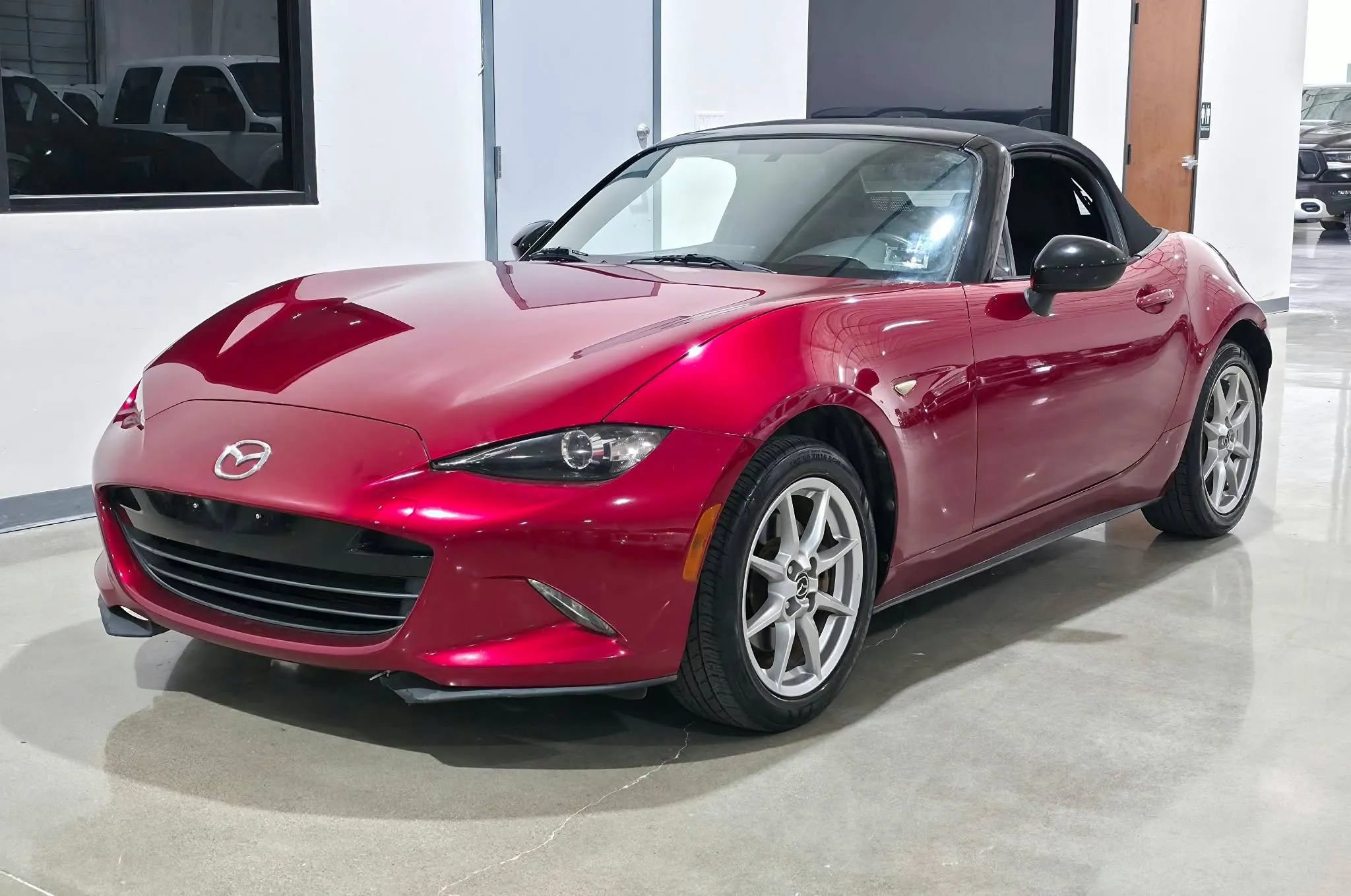 Used 2018 MAZDA MX-5 Miata Sport RWD image 7