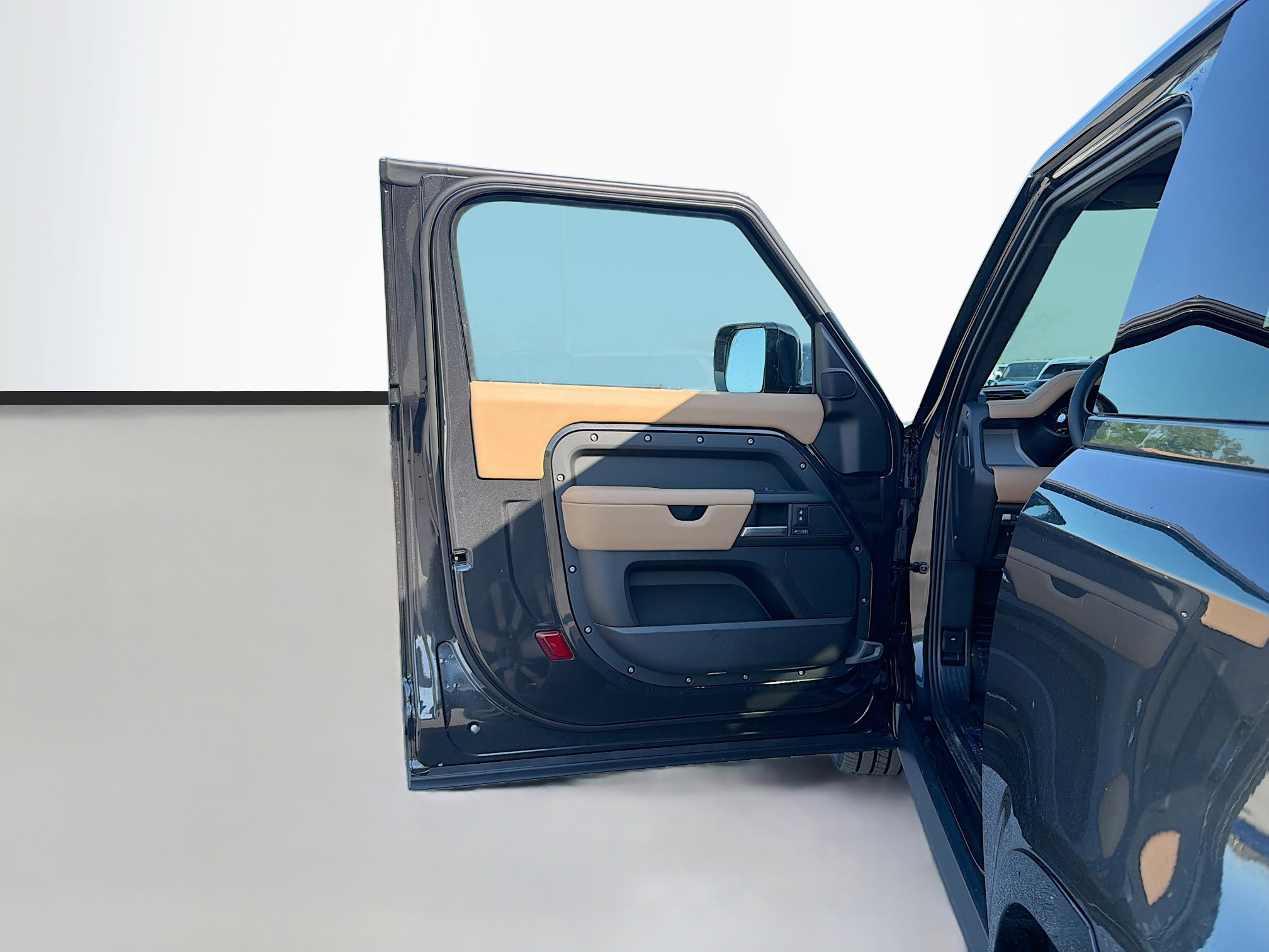 New 2026 Land Rover Defender 90 V8 image 22