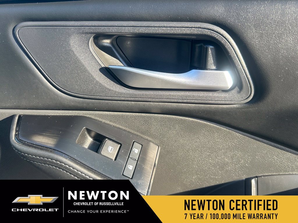 Used 2025 Nissan Rogue SV FWD image 24