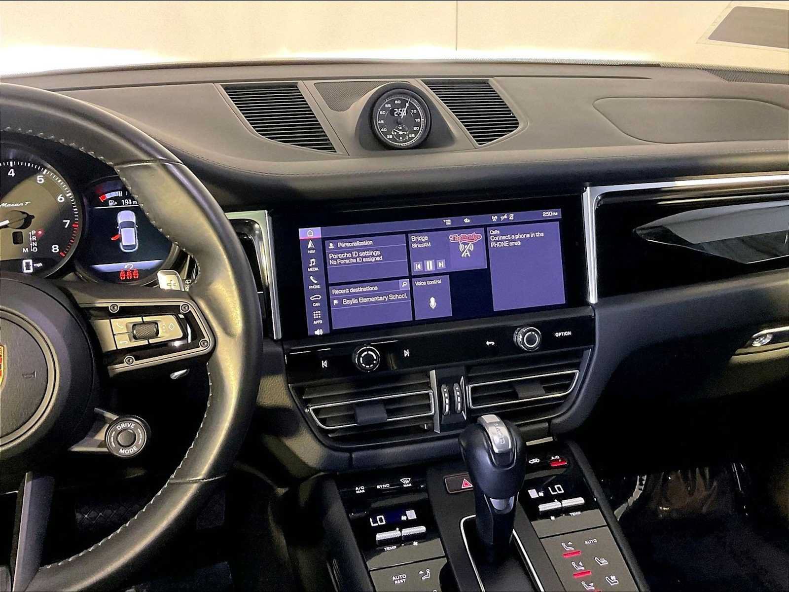 Certified 2023 Porsche Macan AWD/4WD image 16