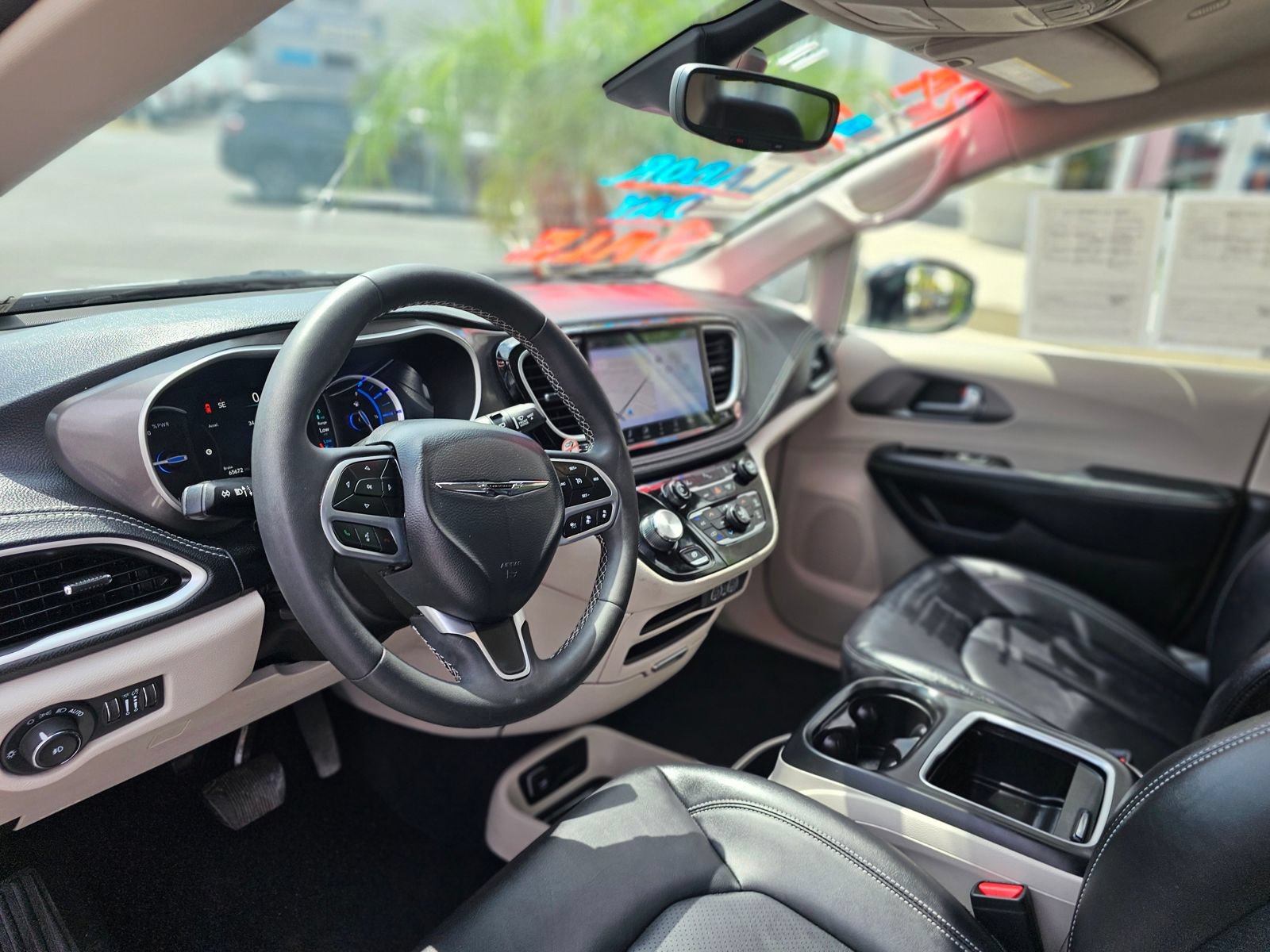 Used 2024 Chrysler Pacifica Limited FWD image 24