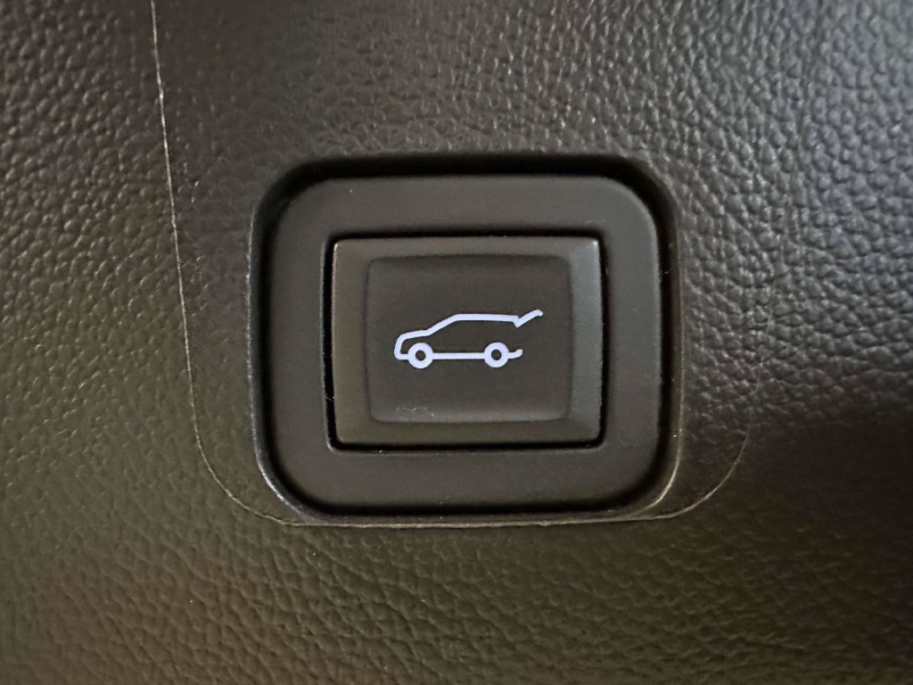 Used 2023 Chevrolet Traverse LT AWD/4WD image 13
