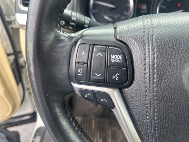 Used 2017 Toyota Highlander Limited AWD/4WD image 5