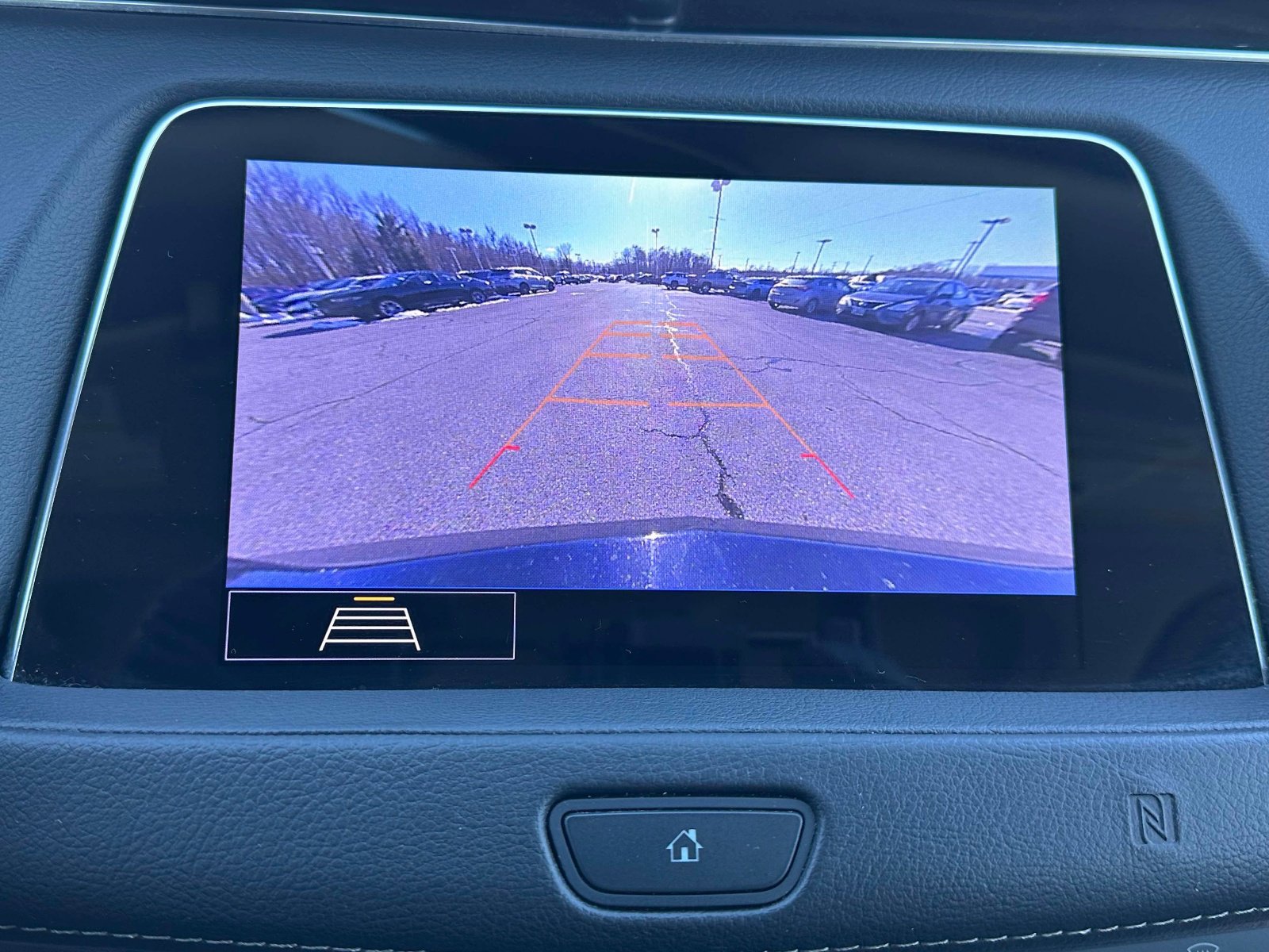 Used 2020 Cadillac XT4 Luxury w/ Cold Weather Package image 13