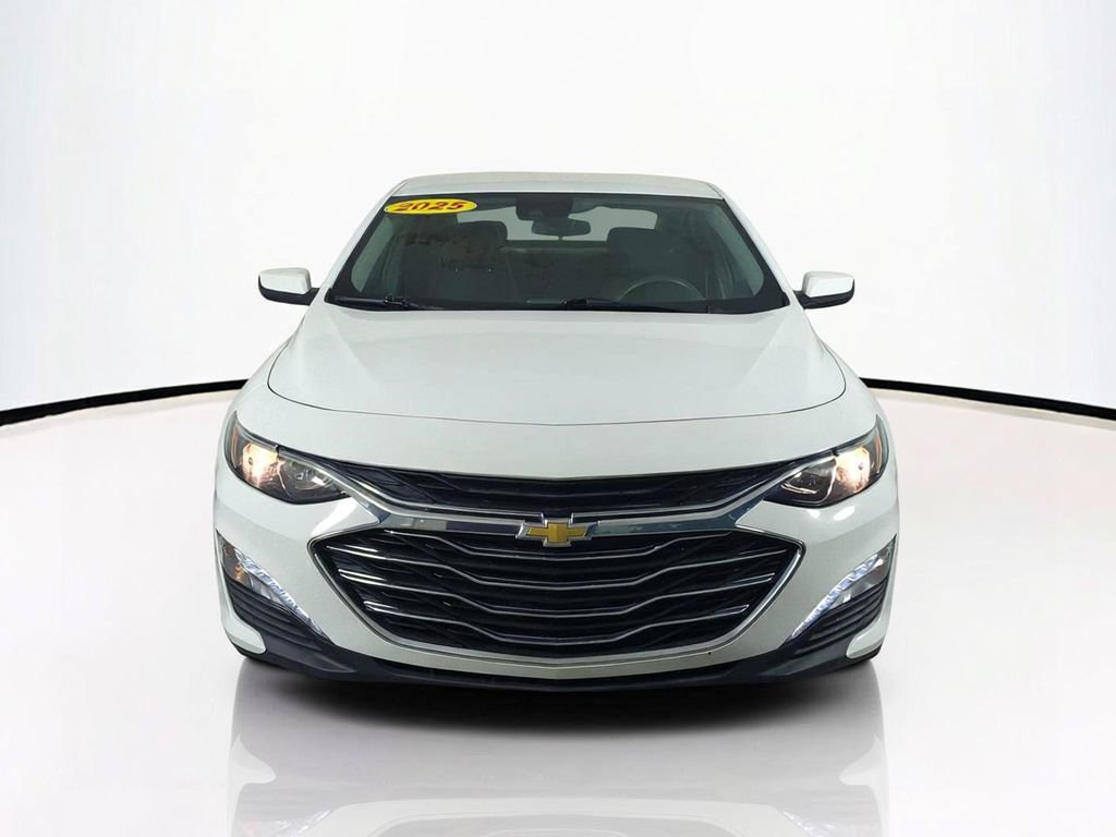 Used 2025 Chevrolet Malibu LT FWD image 3