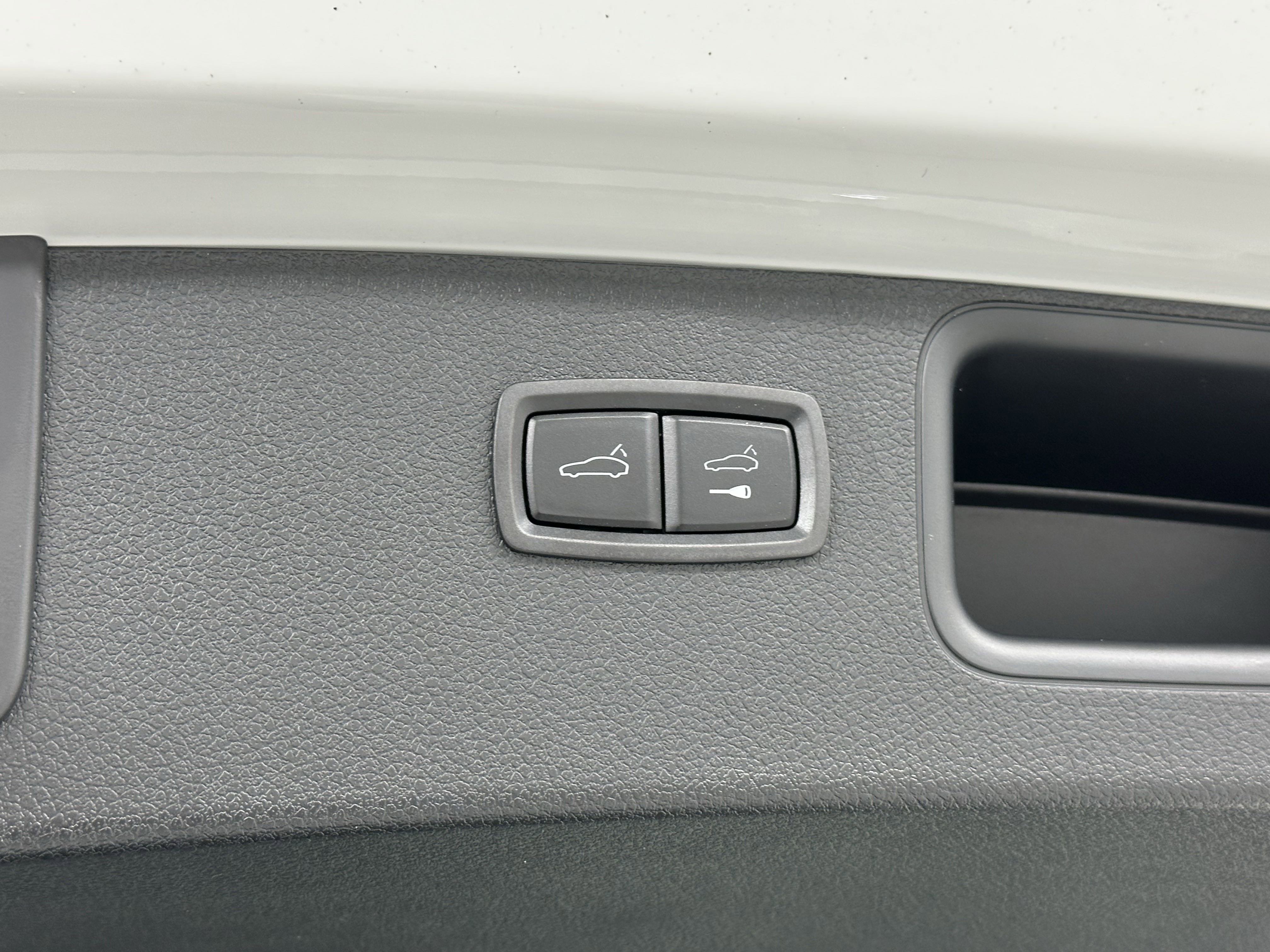 Certified 2025 Porsche Macan image 59