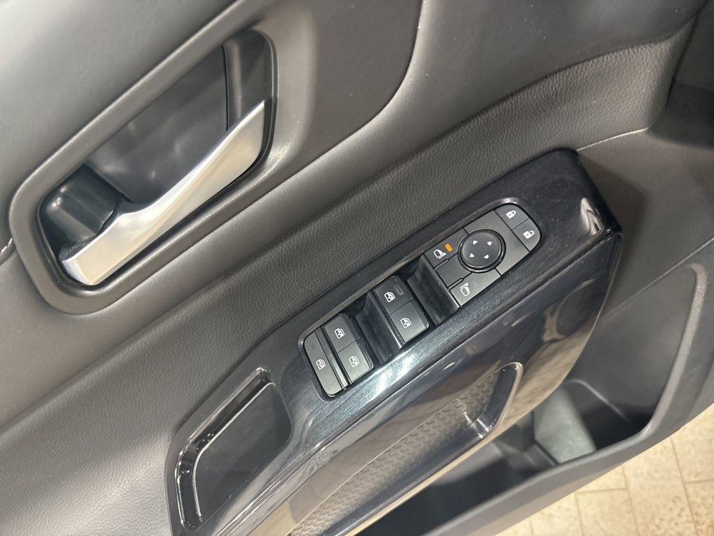 Used 2022 Nissan Pathfinder S image 14