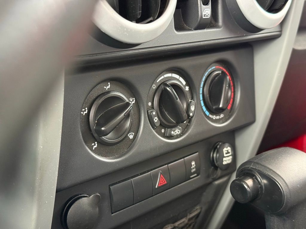 Used 2010 Jeep Wrangler Unlimited Sahara image 26