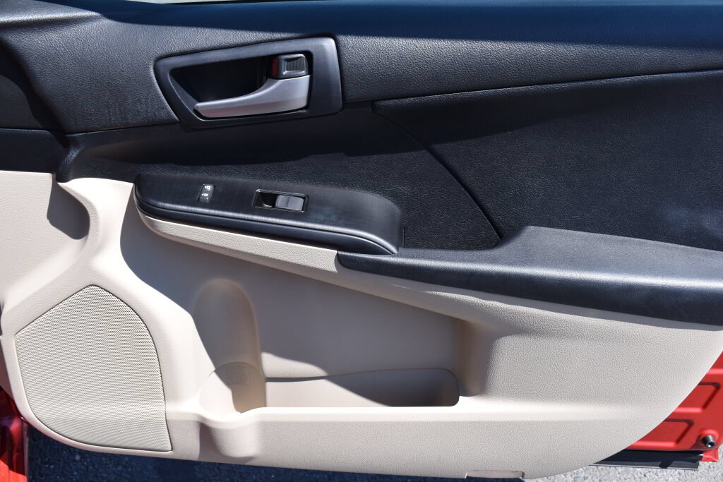 Used 2012 Toyota Camry LE FWD image 24