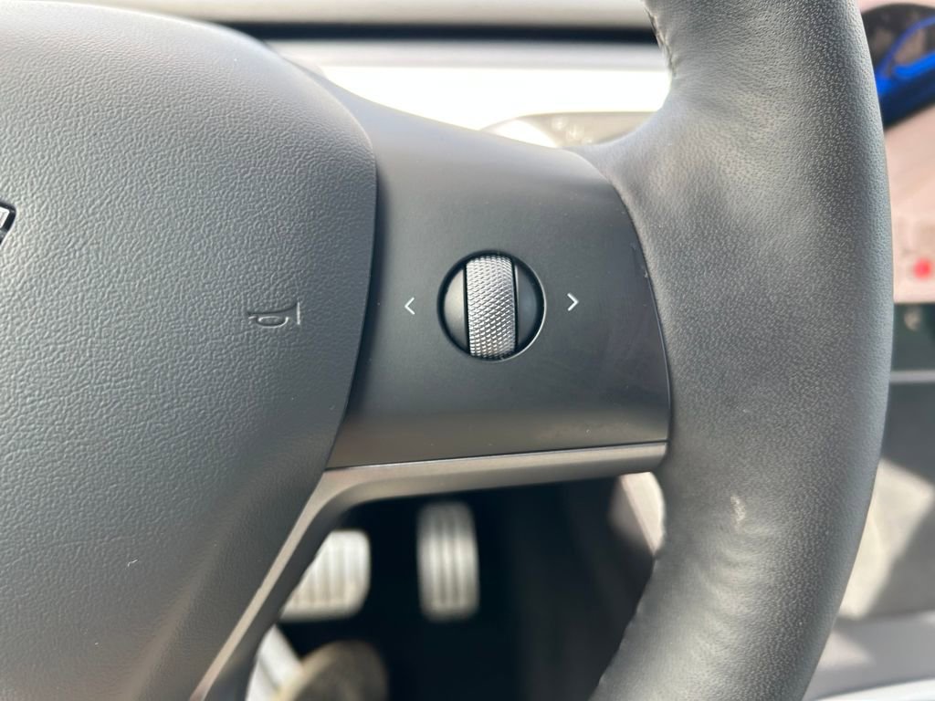 Used 2022 Tesla Model Y Performance image 15