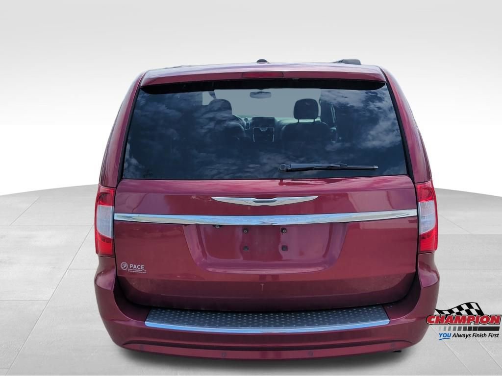Used 2013 Chrysler Town & Country Touring-L w/ Entertainment Group #2 FWD image 12