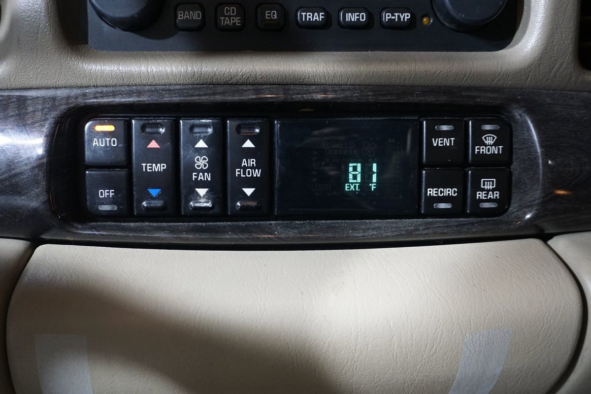 Used 2005 Buick Le Sabre Limited w/ Celebration Edition Package FWD image 18