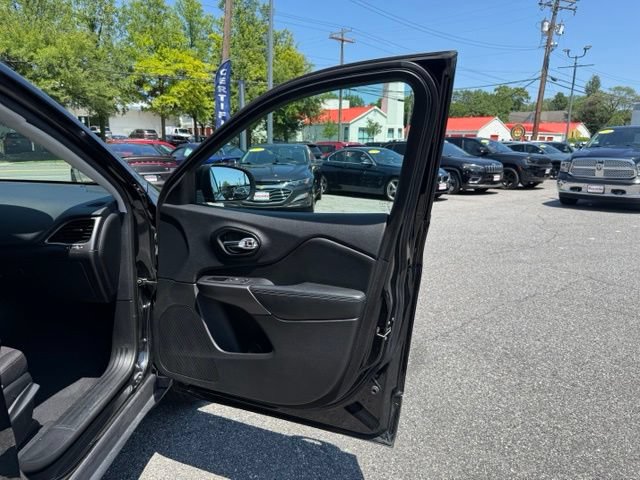 Used 2021 Jeep Cherokee Latitude AWD/4WD image 19