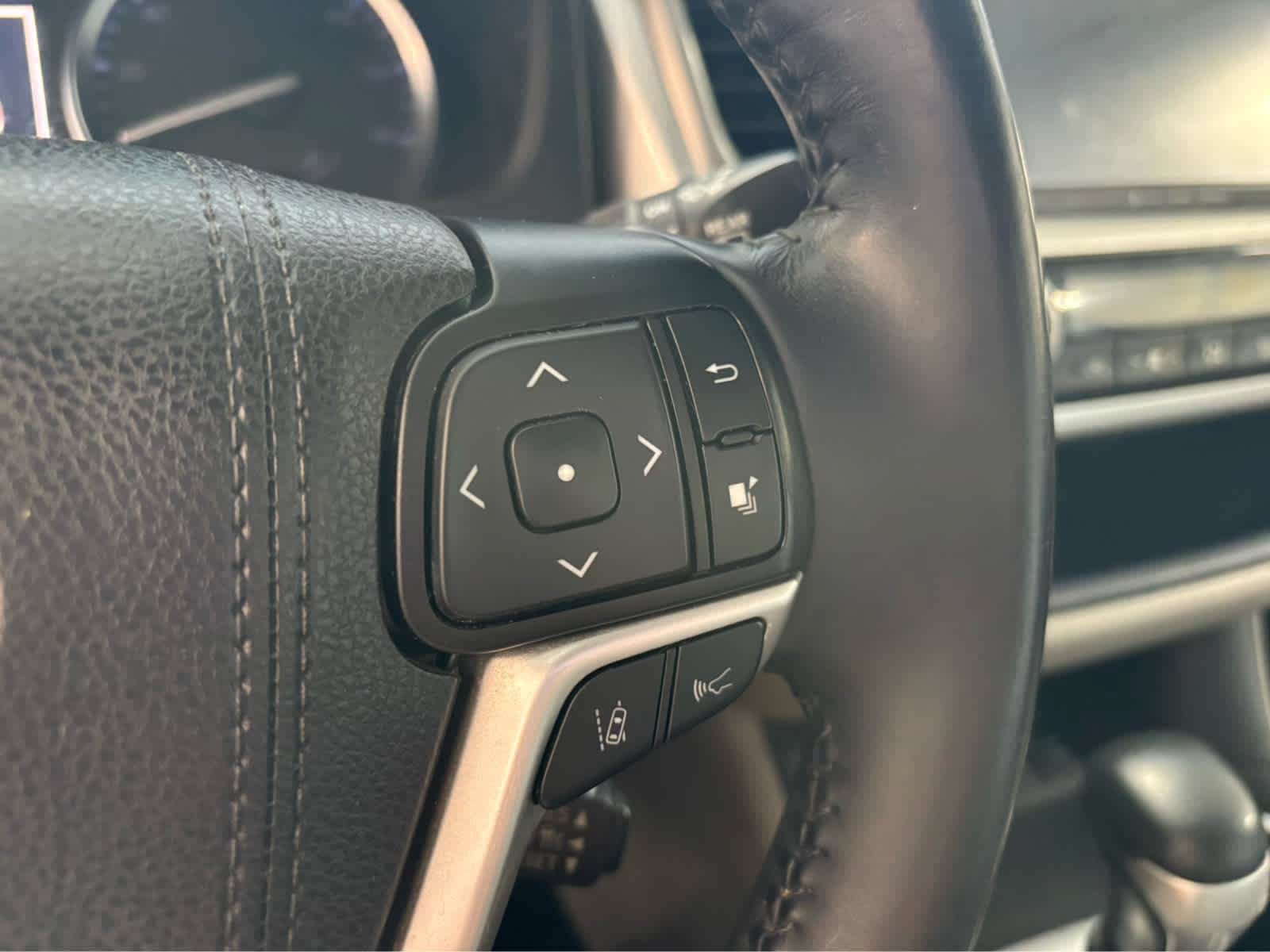 Used 2019 Toyota Highlander XLE AWD/4WD image 21