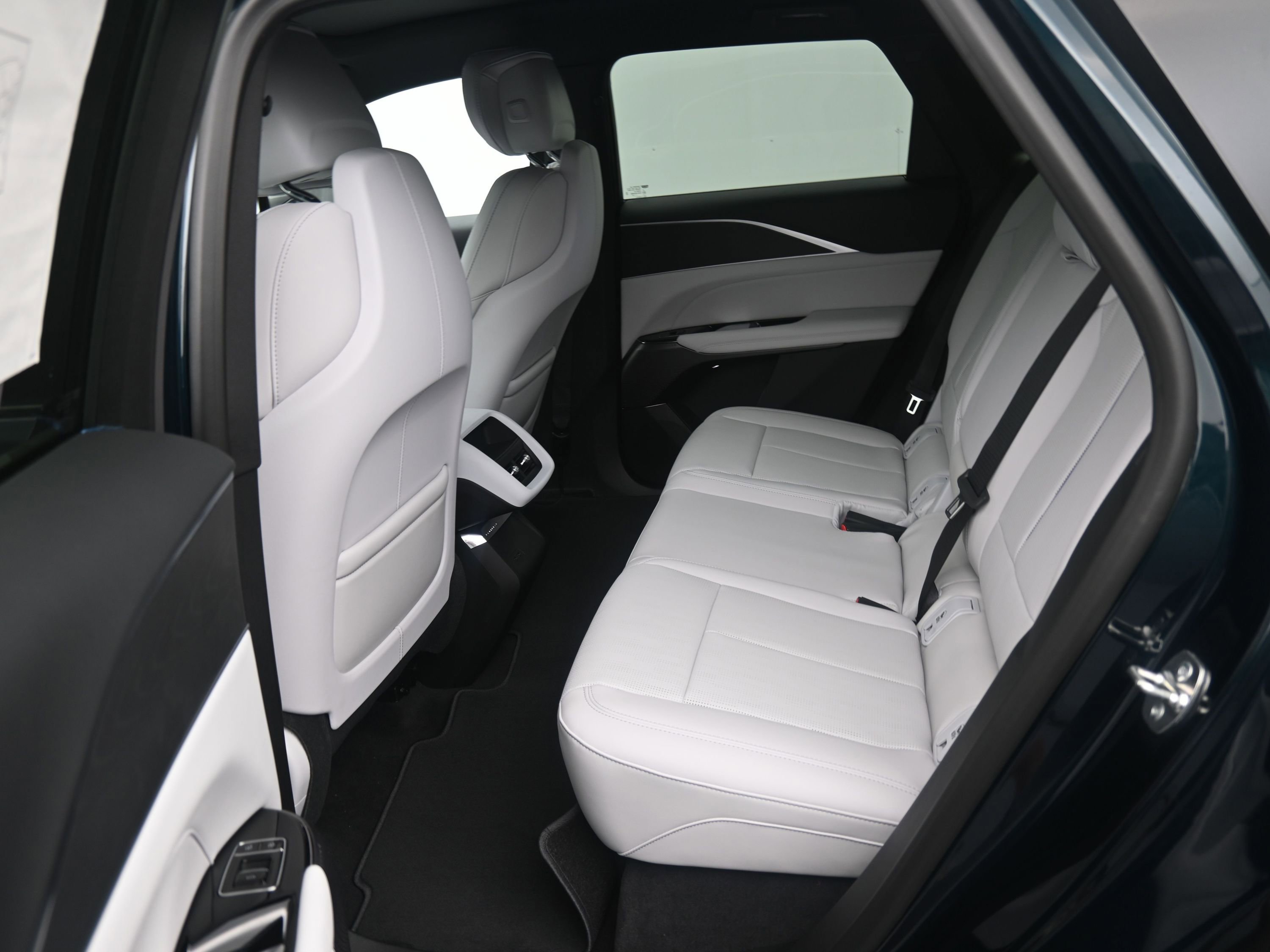 New 2026 Cadillac Lyriq Luxury image 10