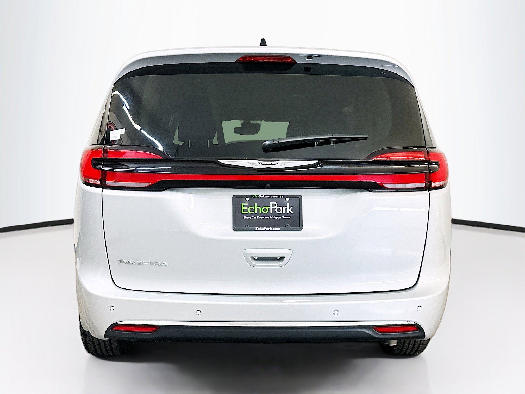 Used 2024 Chrysler Pacifica Touring-L image 7