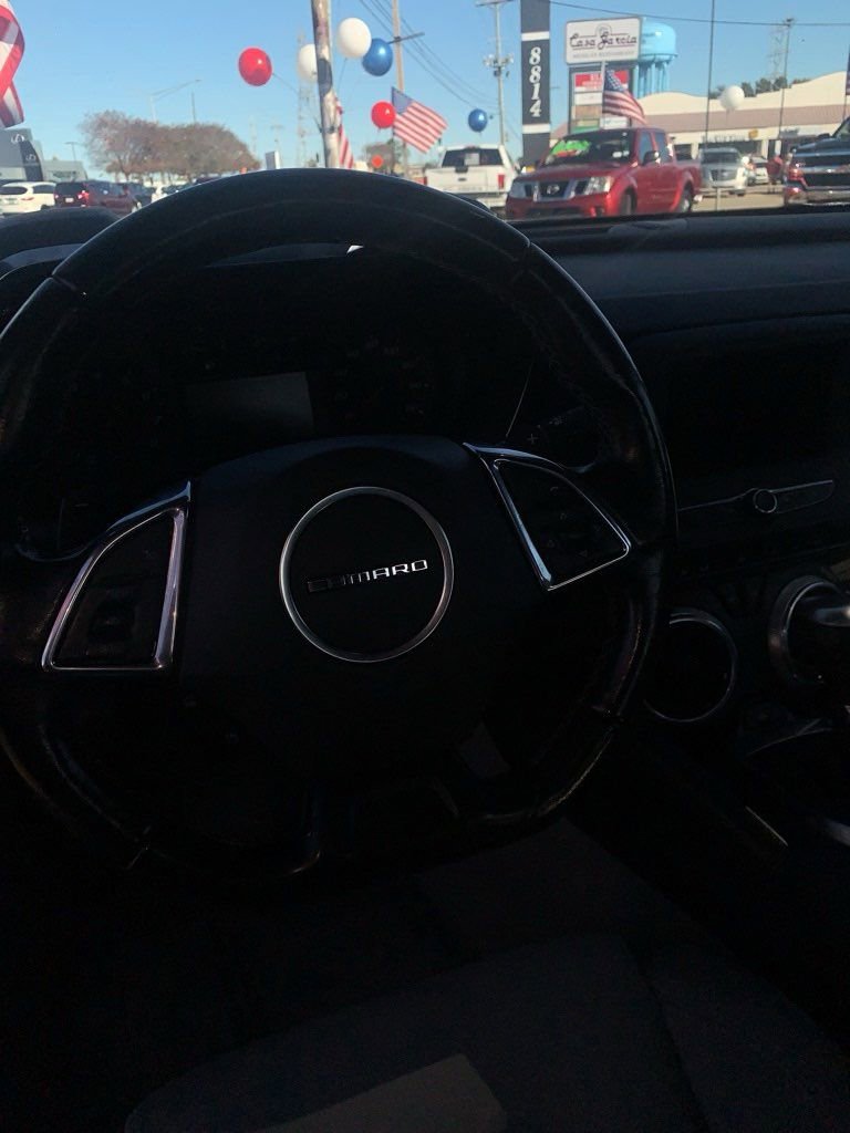 Used 2023 Chevrolet Camaro LT image 9