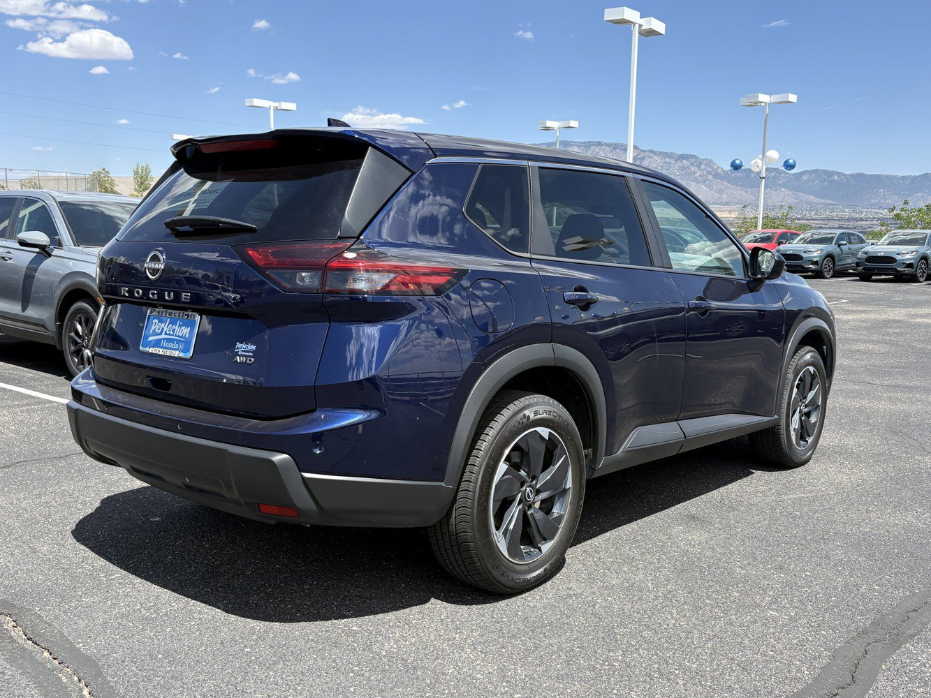 Used 2025 Nissan Rogue SV AWD/4WD image 5