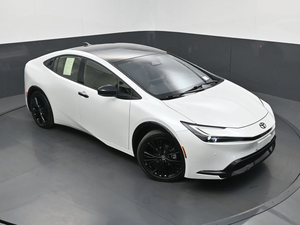 Used 2026 Toyota Prius FWD image 33