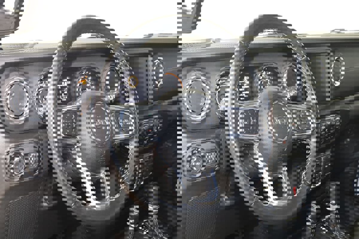 Used 2022 Jeep Wrangler Unlimited Sahara w/ Cold Weather Group image 6