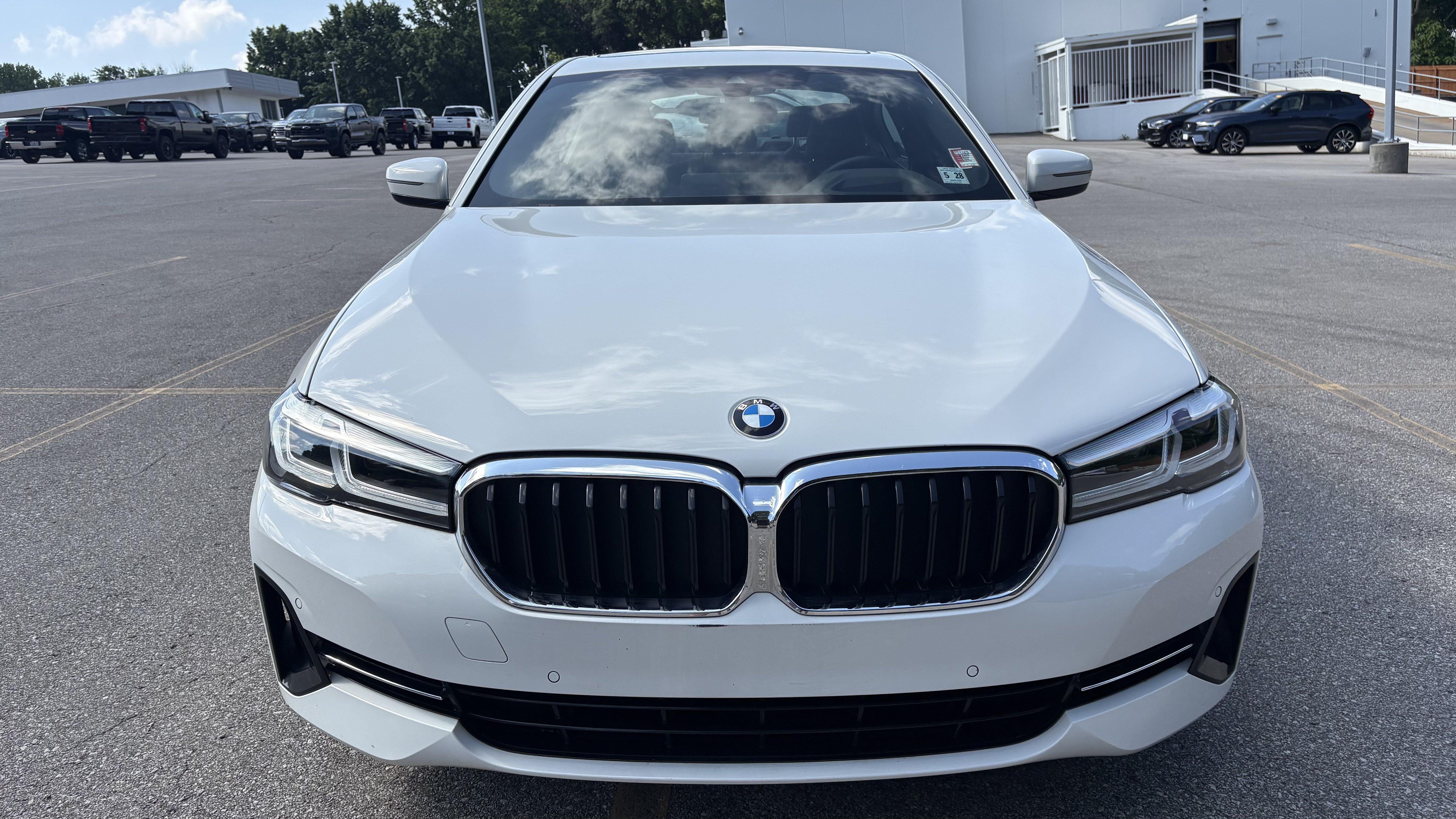 Certified 2023 BMW 530i xDrive w/ Premium Package AWD/4WD image 3