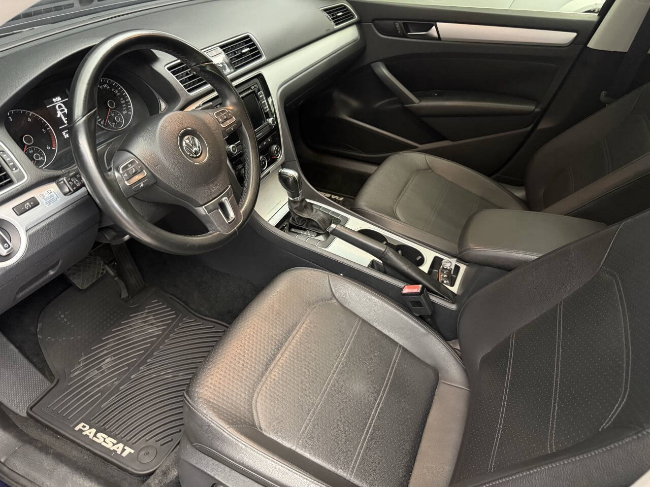 Used 2013 Volkswagen Passat TDI SE FWD image 17