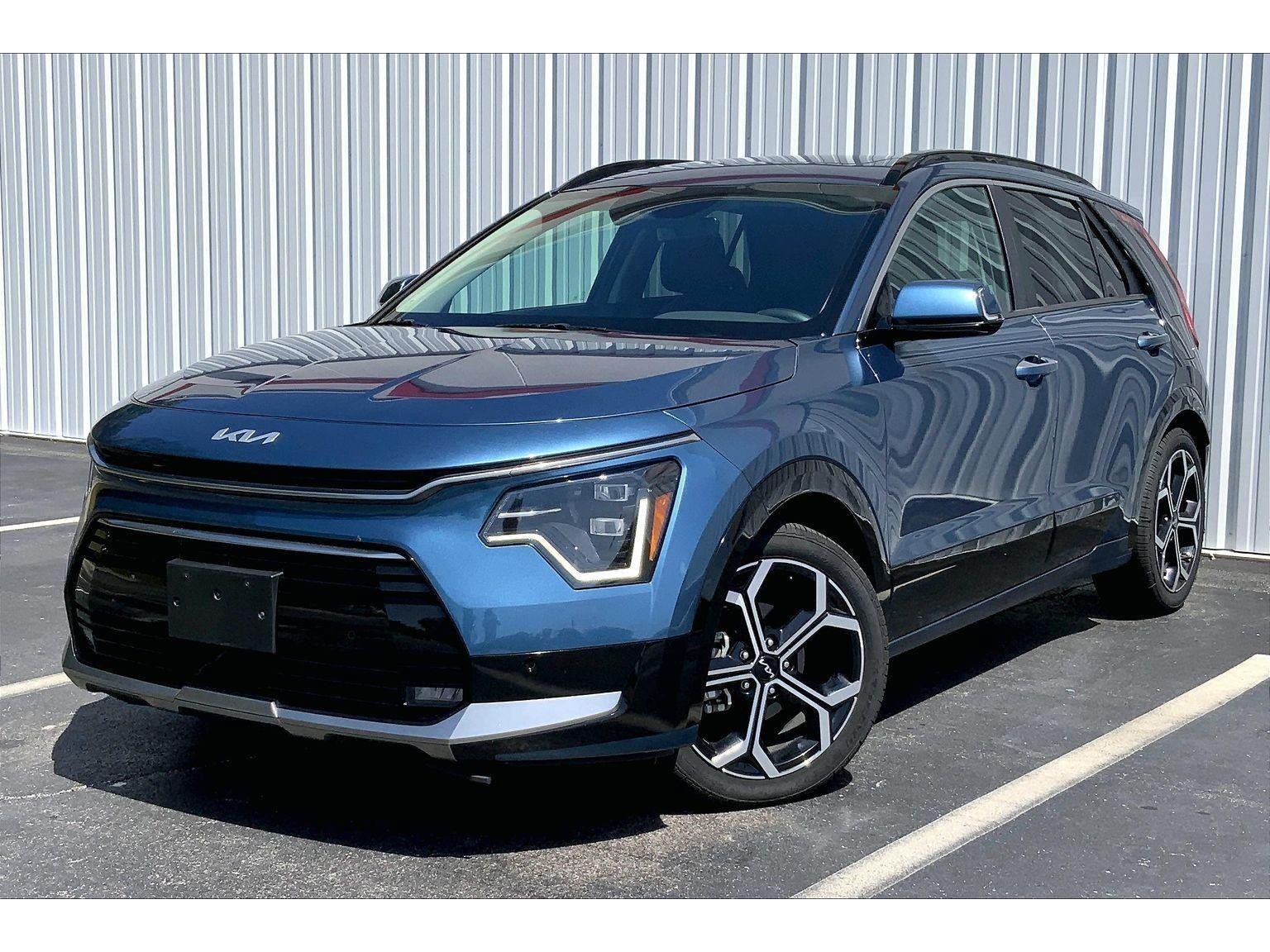 Used 2023 Kia Niro SX Touring