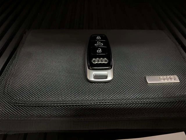 Used 2022 Audi e-tron Premium Plus w/ Premium Plus Package image 18