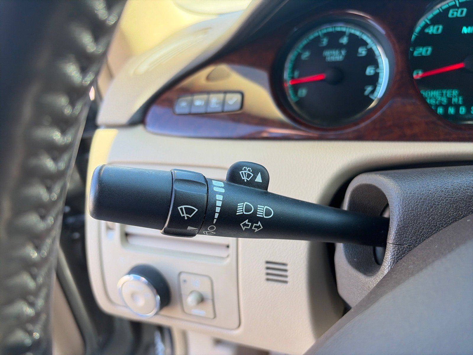 Used 2011 Buick Lucerne CXL FWD image 18
