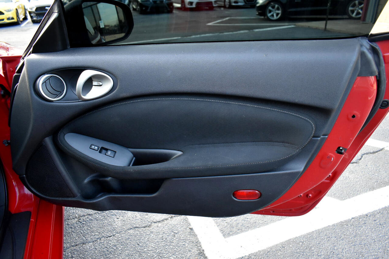 Used 2015 Nissan 370Z Coupe image 32
