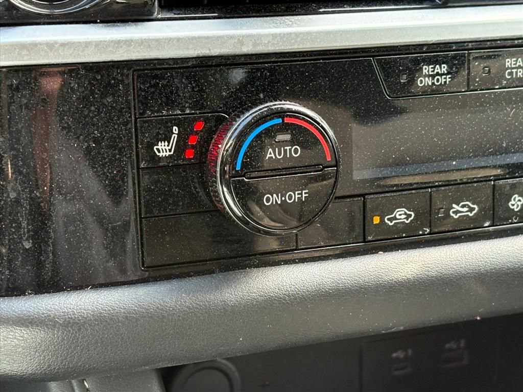 Used 2024 Nissan Pathfinder SV image 13