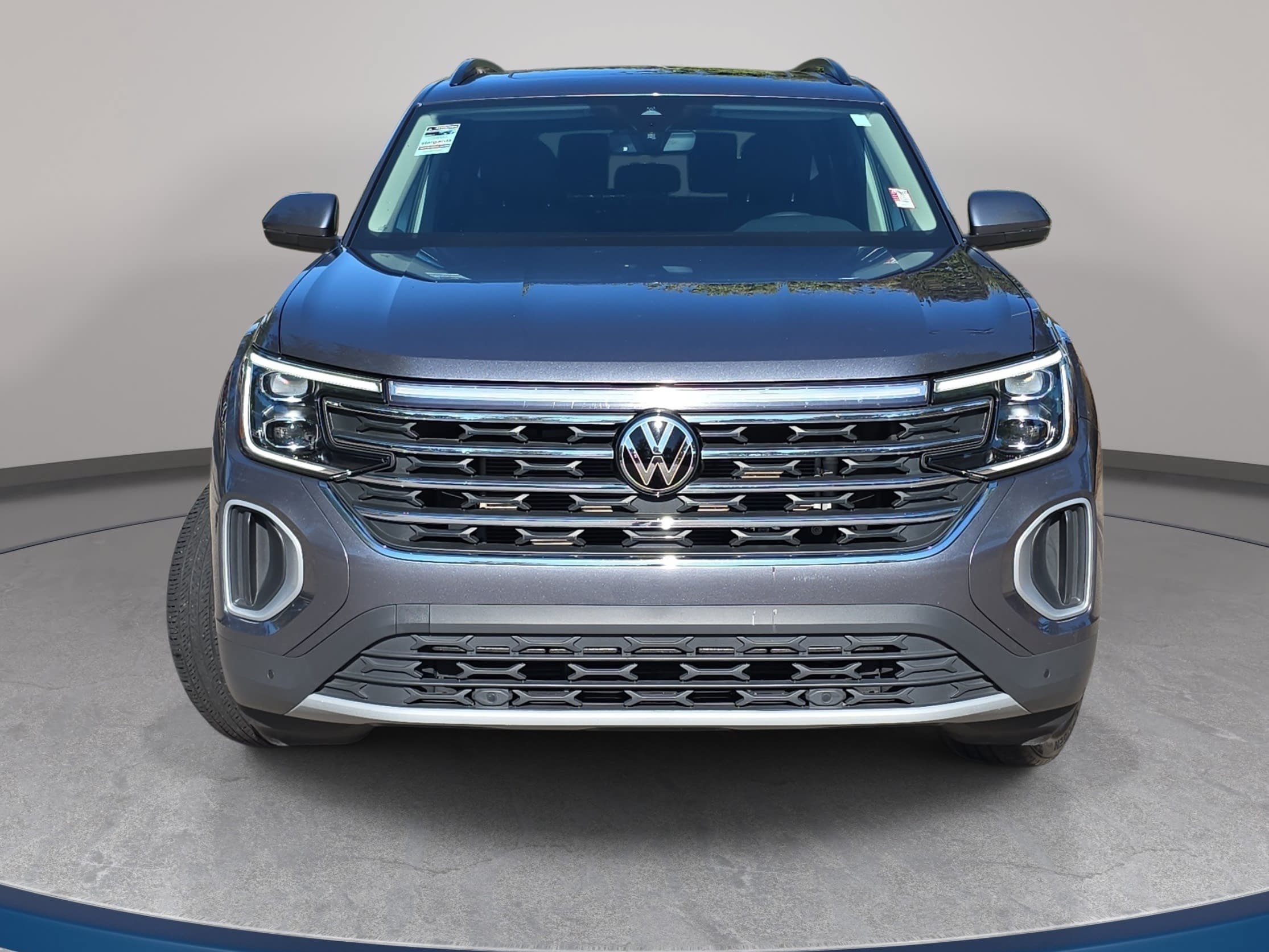 Used 2024 Volkswagen Atlas SE AWD/4WD image 2