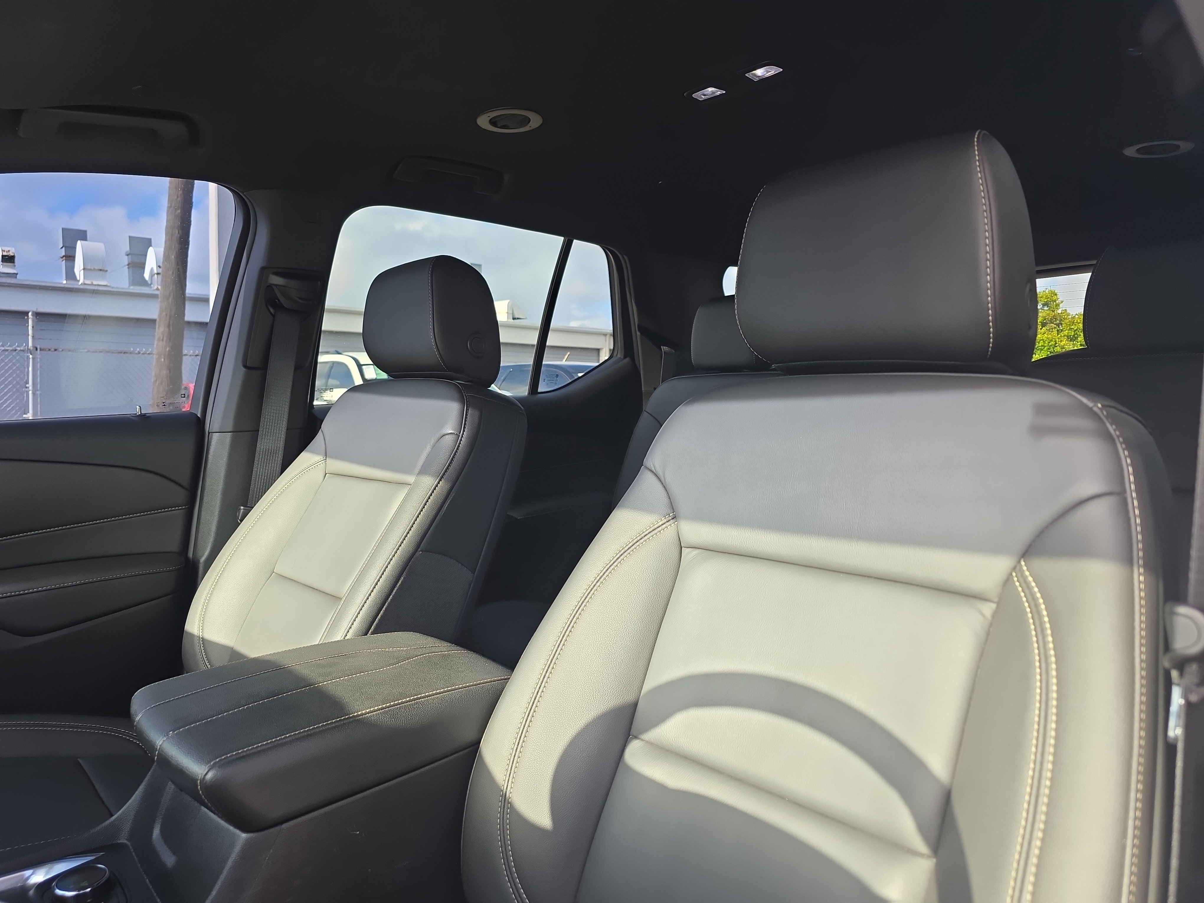 Used 2023 Chevrolet Traverse LT FWD image 31