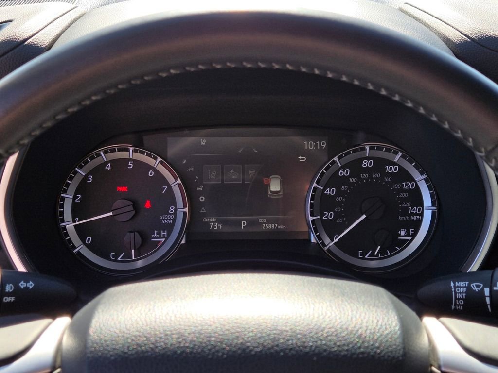 Used 2024 Toyota Highlander XLE image 30