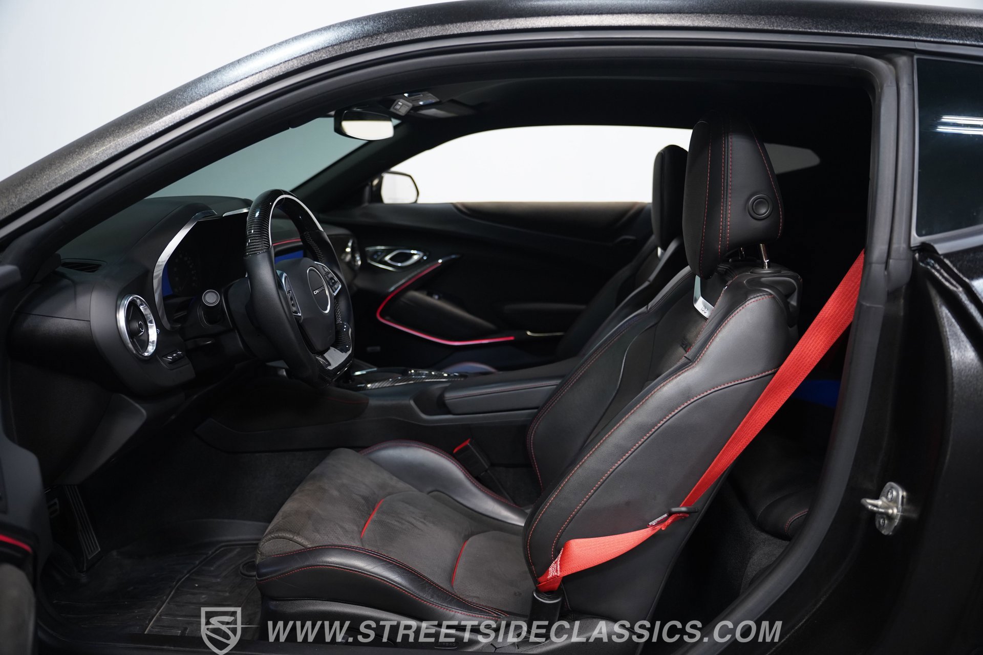 Used 2019 Chevrolet Camaro ZL1 RWD image 37