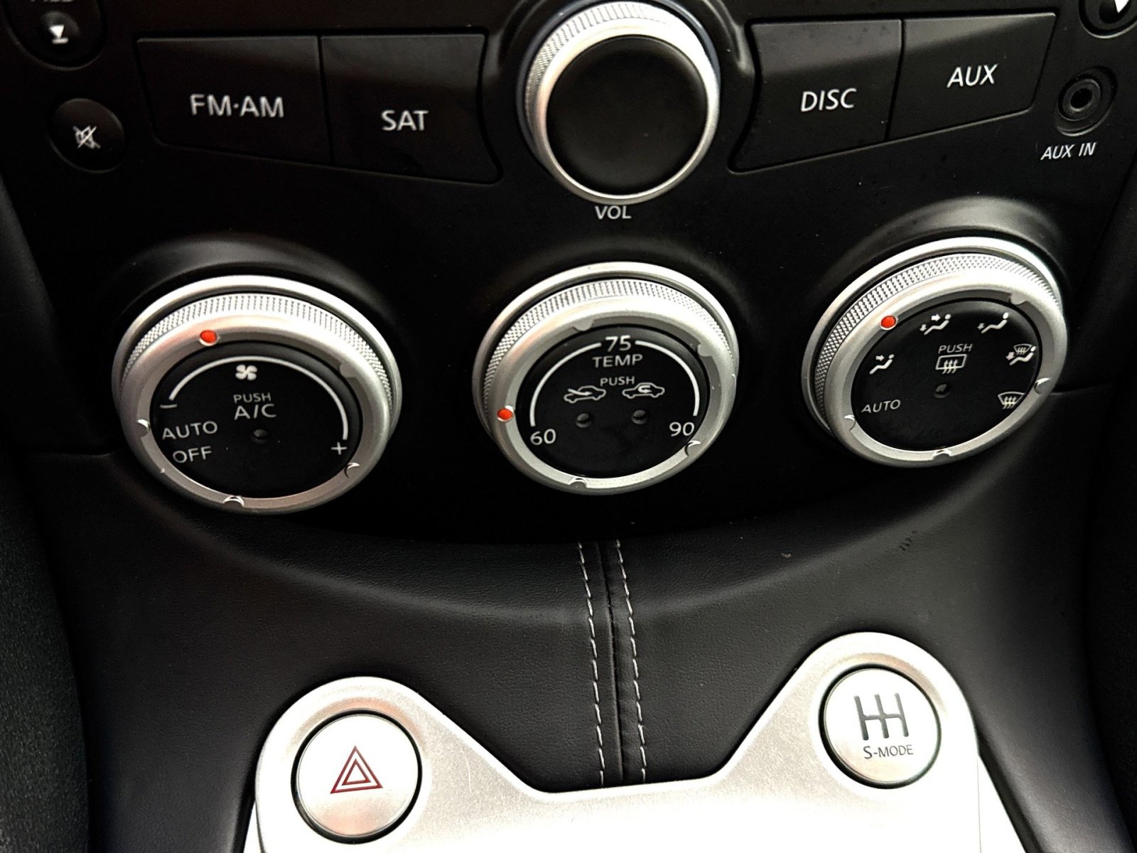 Used 2013 Nissan 370Z Touring w/ Sport Pkg RWD image 19