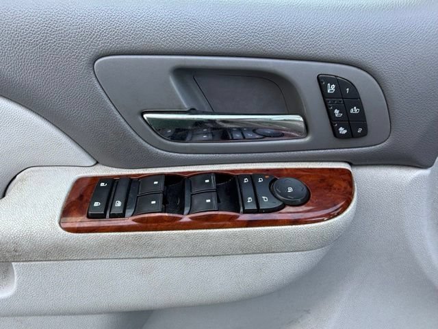 Used 2010 Chevrolet Tahoe LTZ AWD/4WD image 28