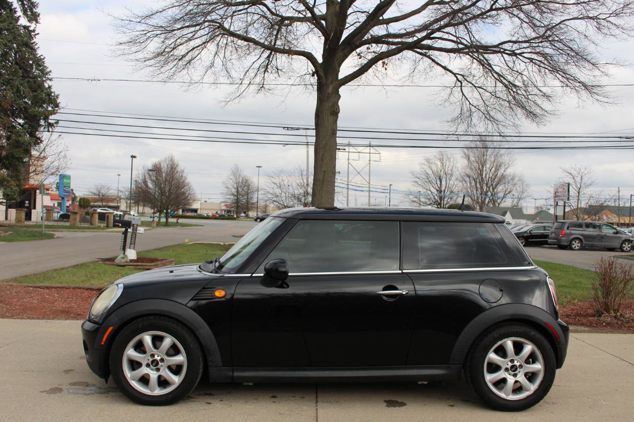 Used 2010 MINI Cooper Hardtop image 6