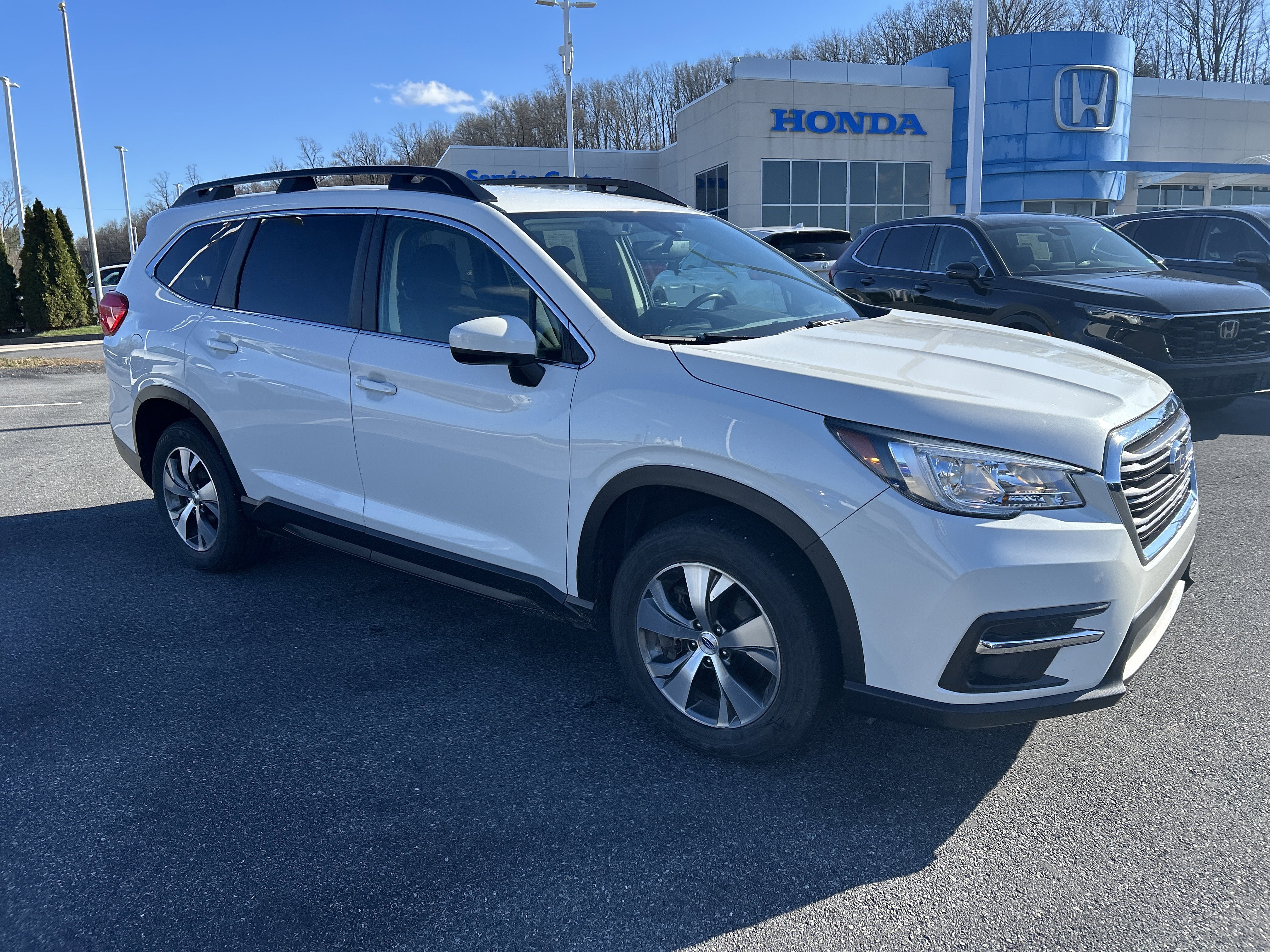 Used 2019 Subaru Ascent Premium image 3