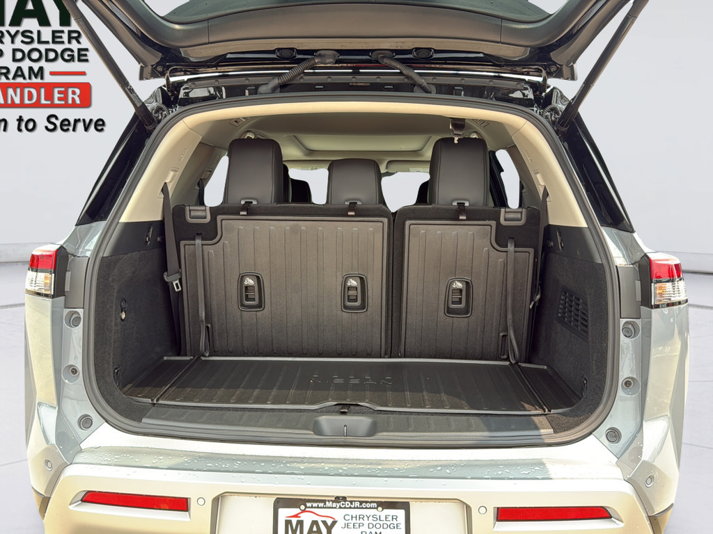 Used 2025 Nissan Pathfinder Platinum w/ Cargo Package AWD/4WD image 13