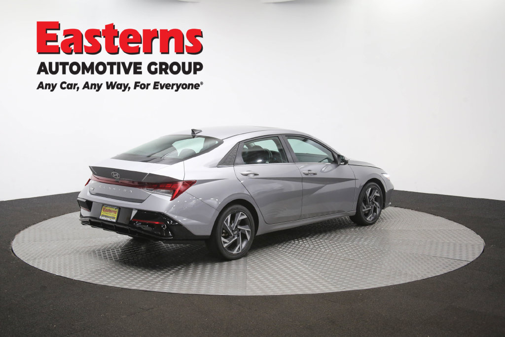 Used 2025 Hyundai Elantra SEL FWD image 45