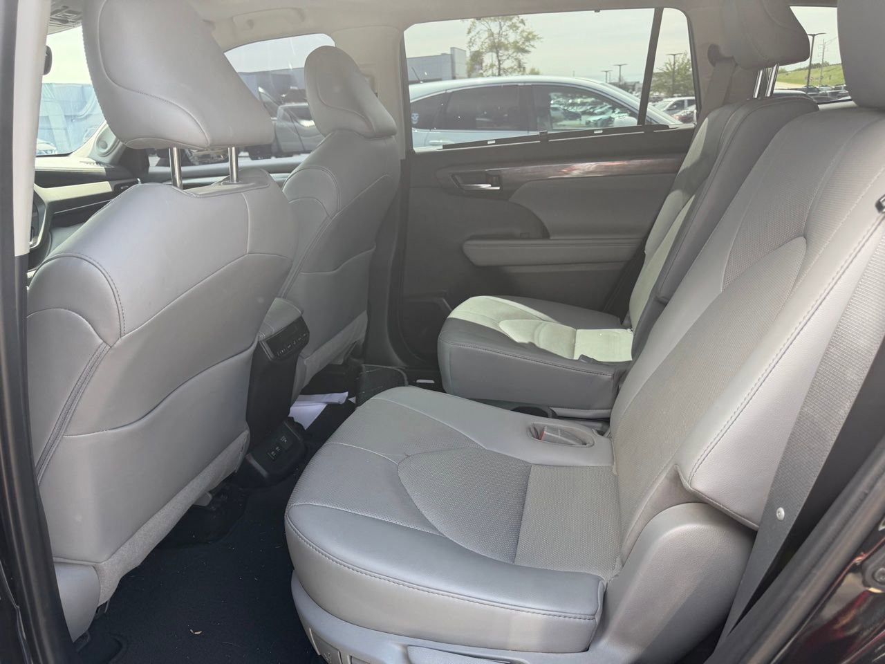 Used 2021 Toyota Highlander Limited image 9