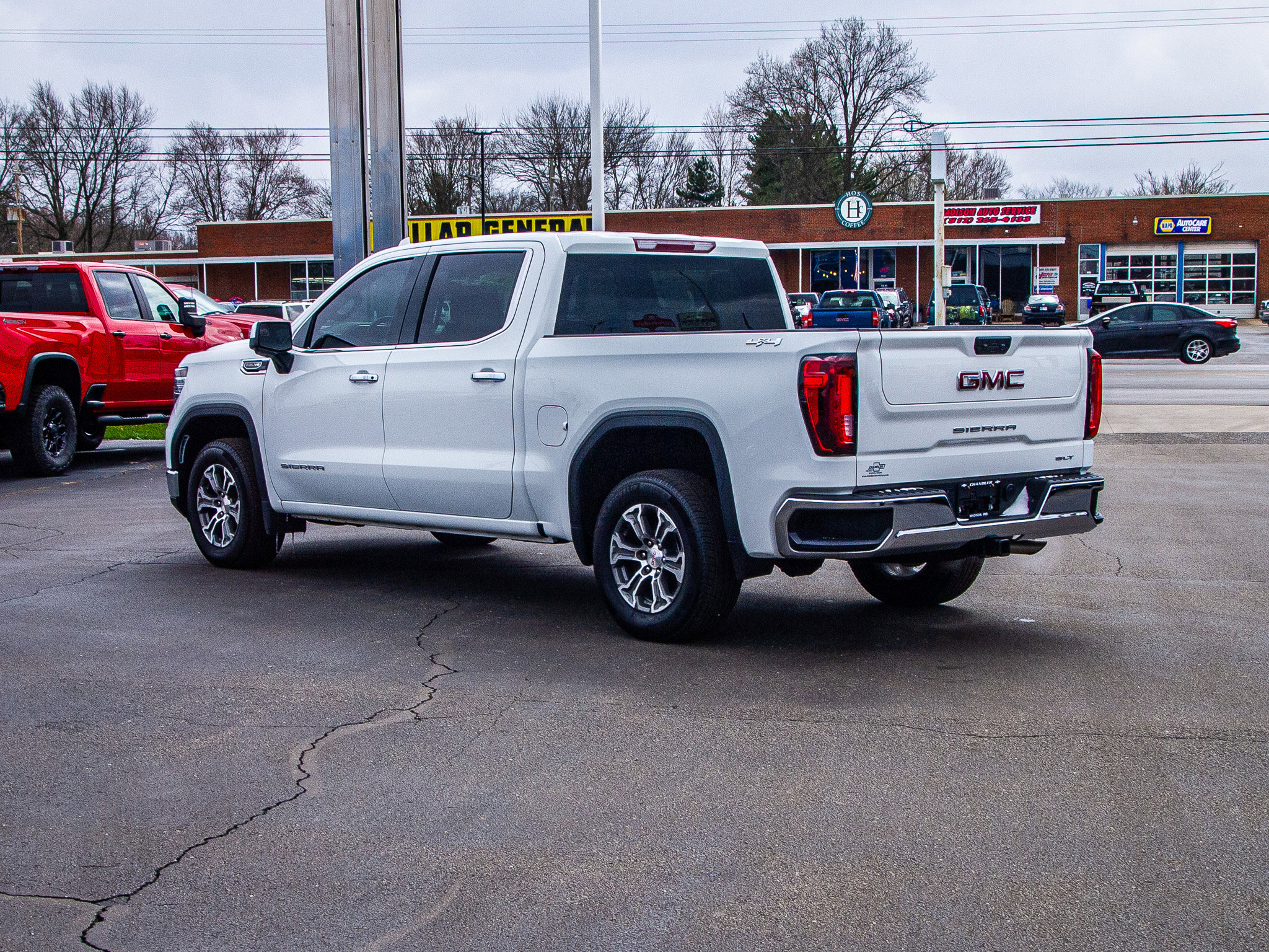 Used 2025 GMC Sierra 1500 SLT image 5