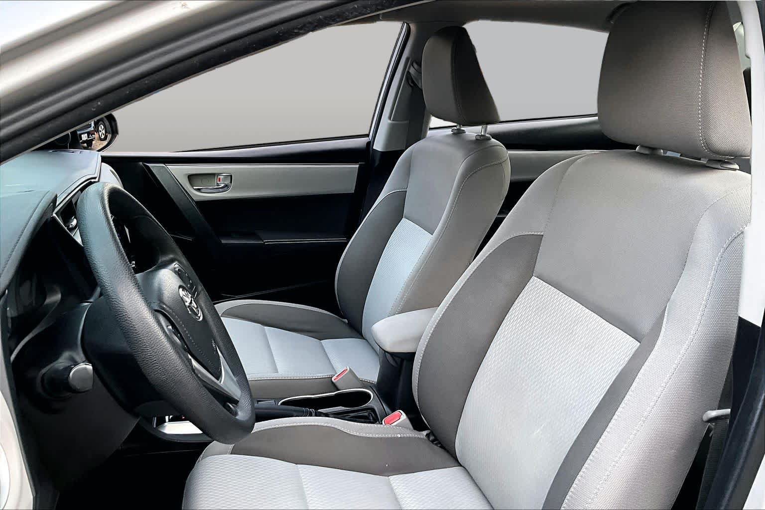 Used 2018 Toyota Corolla LE FWD image 8